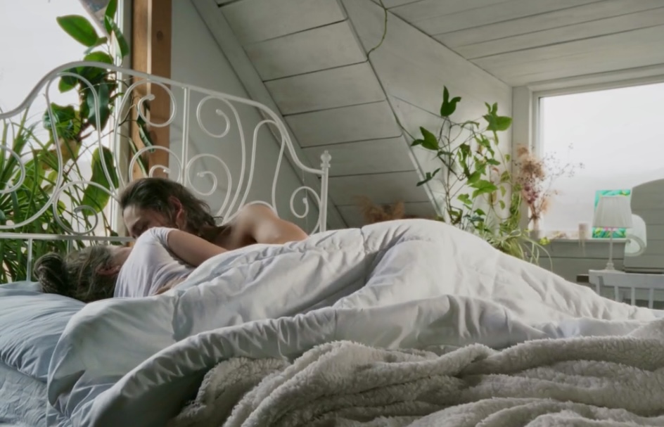 אשתי בוגדת בי, עושה עיסוי ארוטי, אבל לא אכפת לי